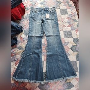 Nwt 29x33 kancan High Rise flare jeans
